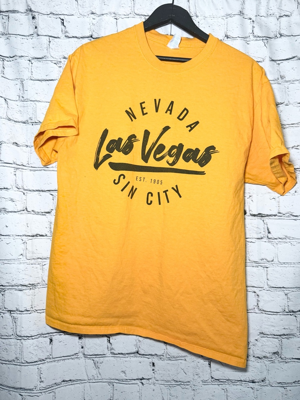 Vegas. Graphic Tshirt. Size L